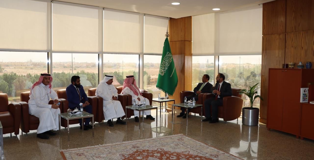 Ambassador visits the King Abdulazeez Public Library